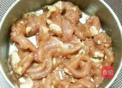西蓝花炒肉片的做法图解2