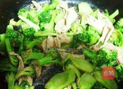 西蓝花炒肉片的做法图解4