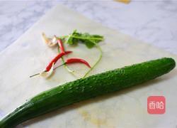 凉拌黄瓜的做法图解1