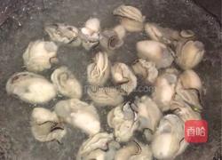 粤式－蒜苗炒生蚝的做法图解2