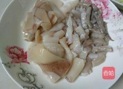 菜椒炒鱿鱼的做法图解2