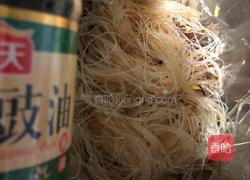 娃娃碎鲍鱼蒸粉丝的做法图解3