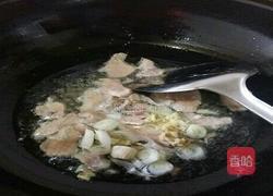尖椒肉爆豆腐皮的做法图解4
