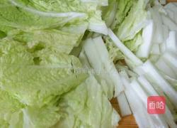白菜猪肉炖大豆腐的做法图解1