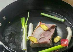 圆葱爆肉的做法图解1