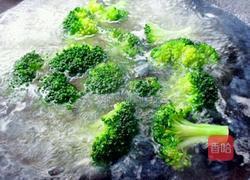 香菇爆炒西蓝花的做法图解3