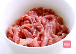 肉丝炒韭菜的做法图解1