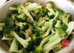 鲜虾西蓝花的做法图解2