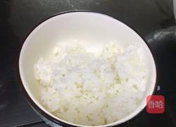 鸡蛋米饭饼的做法图解1