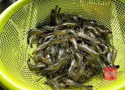 小葱盐水虾的做法图解1