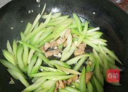 芹菜炒肉的做法图解12