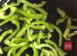 青椒鸡蛋拌面的做法图解3