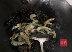 木耳炒大虾的做法图解2