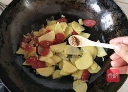 土豆片炒腊肠的做法图解11