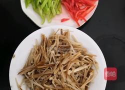 金针菇炒双椒的做法图解1