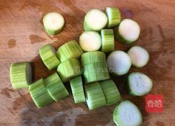 蒜蓉蒸丝瓜的做法图解1