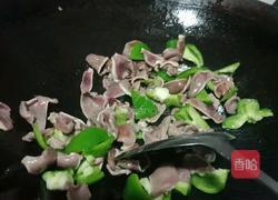 鸭胗炒青椒的做法图解4