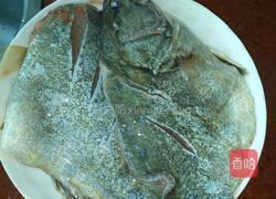 豆酱蒸鱼的做法图解1