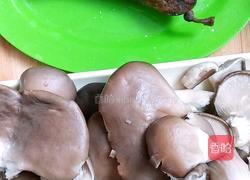 腊肠蒸蘑菇的做法图解1