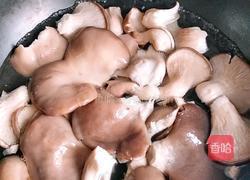 腊肠蒸蘑菇的做法图解2