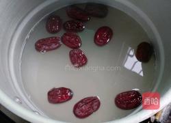 婴儿辅食之红枣红萝卜奶粉粥的做法图解1