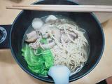 黑胡椒香菇鱼丸汆肉汤面