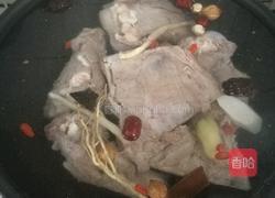 玉米胡箩卜炖筒子骨（电磁炉）的做法图解5
