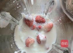 草莓黄桃酸奶奶昔（粉红佳人）的做法图解5