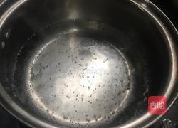 瓜子仁拌野芹菜梗的做法图解3