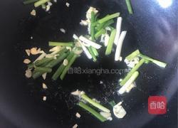 五花肉炒豆芽的做法图解3