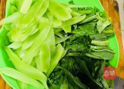 清炒莴笋和莴笋叶的做法图解1