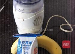 香蕉奶昔的做法图解1