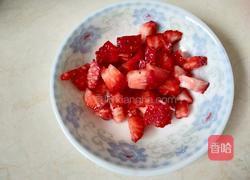 果粒草莓奶昔的做法图解6