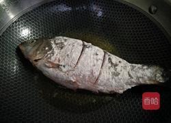 五香噶头烧鲤鱼的做法图解3