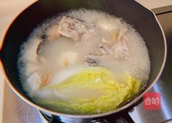 鲜甜三文鱼头豆腐汤的做法图解2