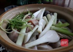 无水葱姜焗鱼头的做法图解6