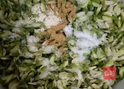槐花鸡蛋饼的做法图解2