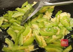 苦瓜炒鸡蛋的做法图解7