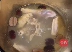 花胶红枣炖阉鸡的做法图解9