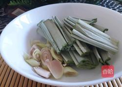 斑斓叶香茅水的做法图解2