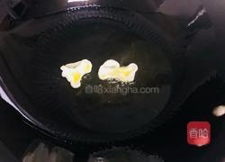 在家小零食油炸虾片的做法图解2