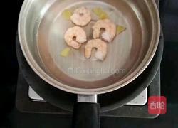 虾仁米饭鸡蛋羹 (宝宝辅食）的做法图解2
