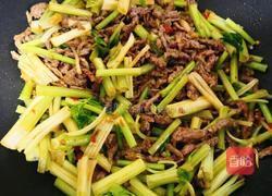 芹菜炒牛肉丝的做法图解7