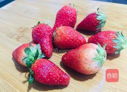 草莓奶昔的做法图解1