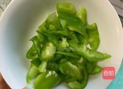 青椒炒虾仁的做法图解2