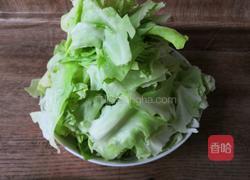 包菜炒豆皮的做法图解2