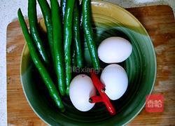线椒炒鸡蛋#夏日清爽轻食菜#的做法图解1