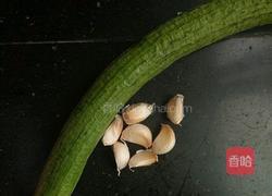 蒜蓉丝瓜的做法图解1