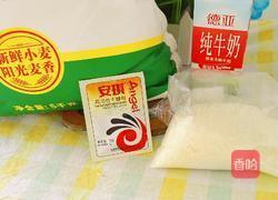 奶香大馒头的做法图解1