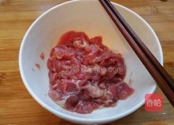 小炒蟹味菇瘦肉的做法图解3